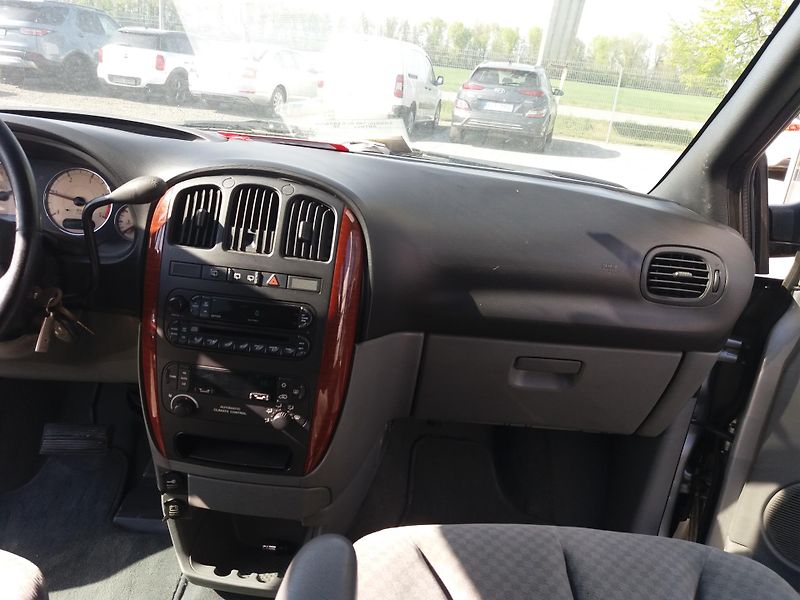 Chrysler Grand Voyager 2.8 CRD,110kW,AUTOMAT,7.MÍST!! - fotka 10 z 23