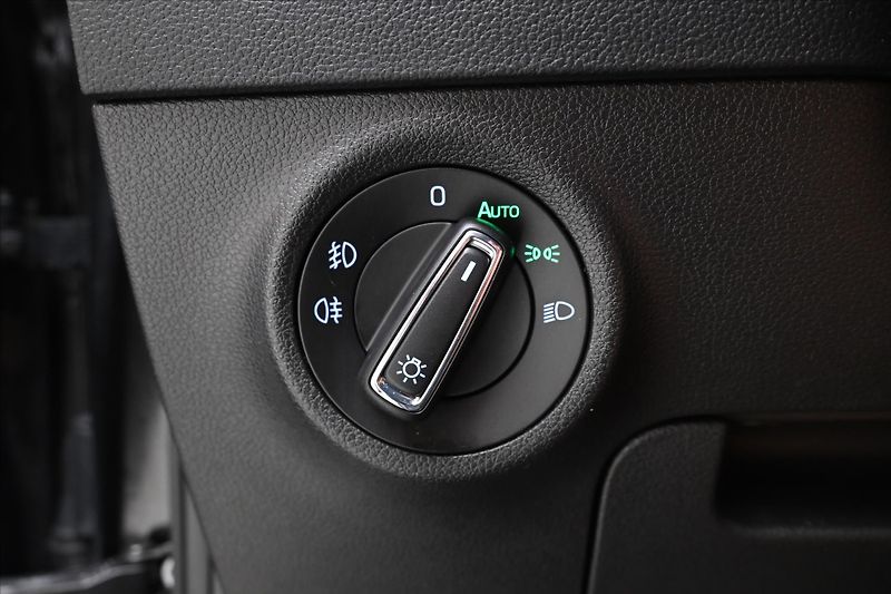 Škoda Karoq 2,0 TDI 85kW DSG Style Záruka - fotka 25 z 28