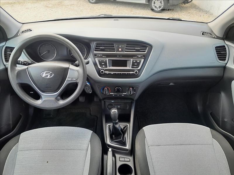Hyundai i20 1,25i 16V 55kW - fotka 32 z 45