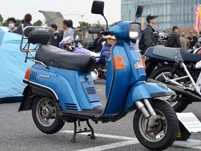 Japonskému skútru Suzuki propůjčil své jméno ve své době jeden z nejpopulárnějších italských herců Guiliano Gemma.