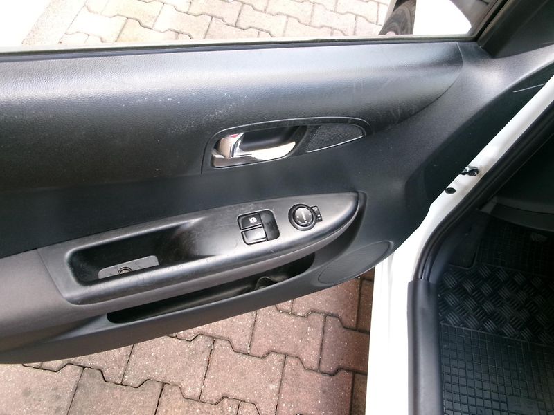Hyundai i20 (2012) 1,2i KLIMA ČR ISOFIX - fotka 22 z 27