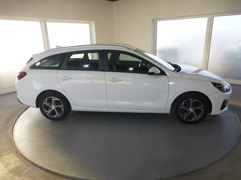 Hyundai i30 (2021) 1,6CRDI*ALU*AC**PARK.S**KAMERA - fotka 5 z 30