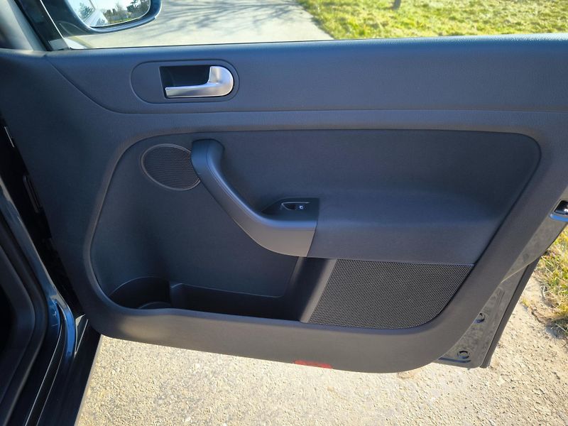 Volkswagen Golf Plus VI 1,6MPI 75kW SERVISKA 1MAJ. - fotka 20 z 55