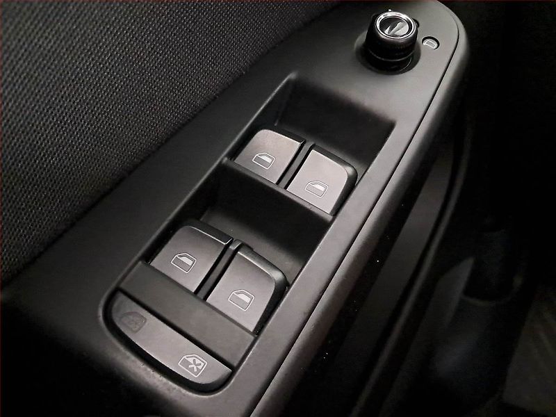 Audi A4 (2011) 2.0 TDI - fotka 17 z 17