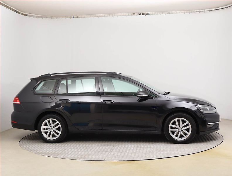 Volkswagen Golf (2017) Comfortline 2.0 TDI, Automat - fotka 6 z 24