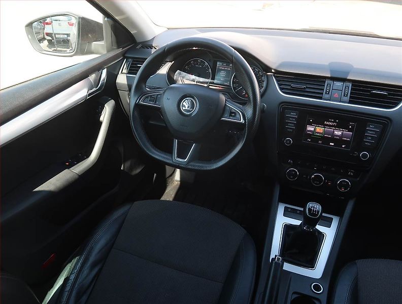 Škoda Octavia (2014) Elegance 1.2 TSI, Navi, Xenony - fotka 7 z 20