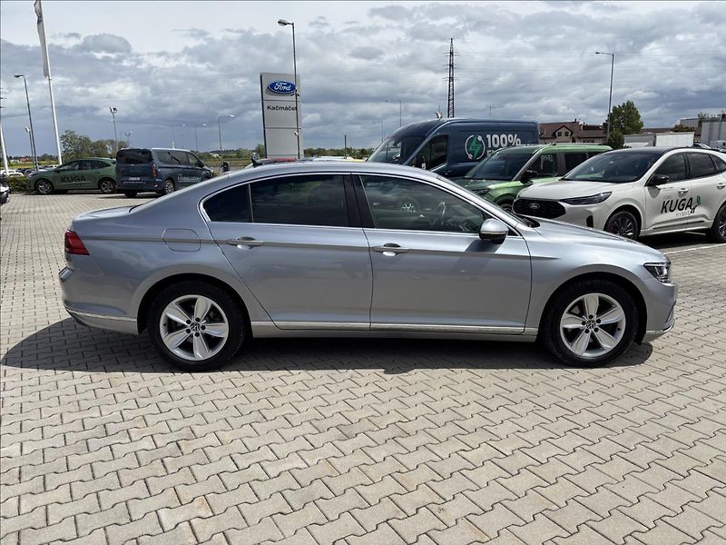 Volkswagen Passat 2,0 TDI R-Line 140kW - fotka 6 z 47