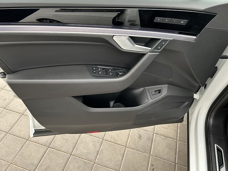 Volkswagen Touareg 3.0 TDi 4x4 R-Line - fotka 6 z 29