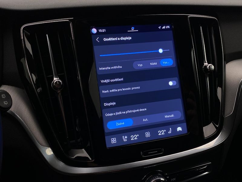 Volvo V60 T6 AWD PLUG-IN DARK REZERVACE - fotka 52 z 58