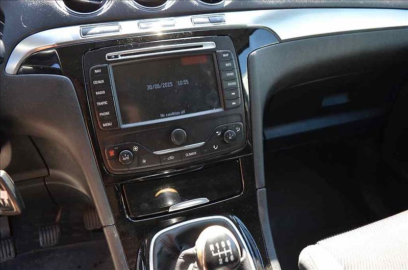 Ford Galaxy (2011) 2,0 TDCI 120KW - fotka 11 z 19