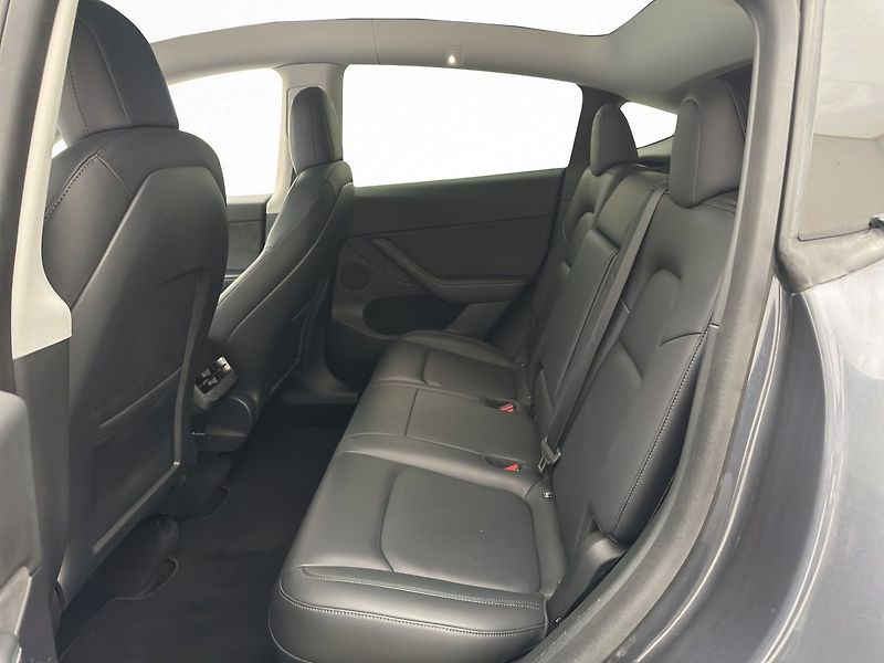 Tesla Model Y Long Range AWD - fotka 28 z 29
