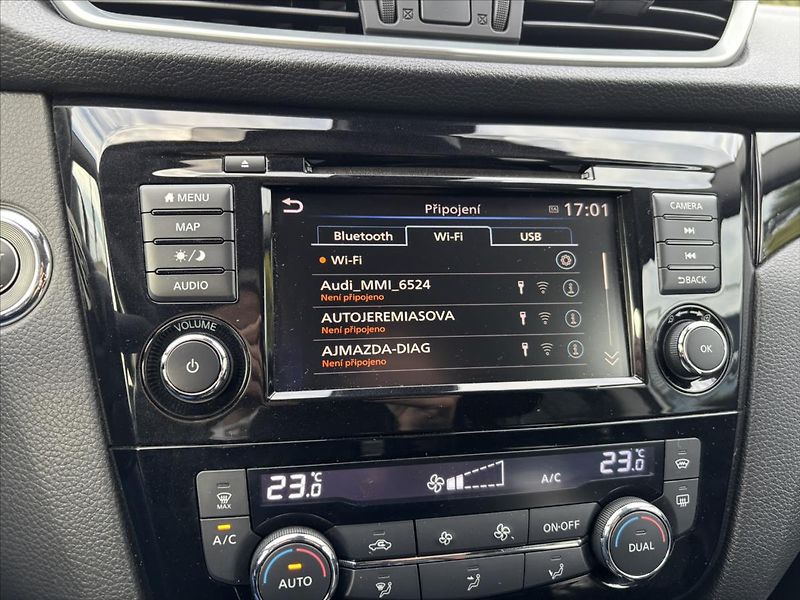 Nissan Qashqai 1,3 DIG-T Tekna PANORAMA TAŽNÉ - fotka 23 z 49