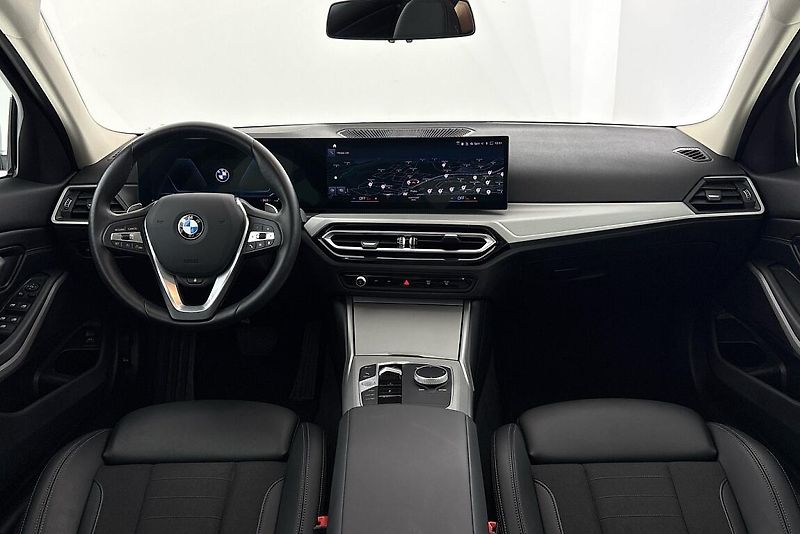 BMW Řada 3 řady 3 | 320i - fotka 14 z 24