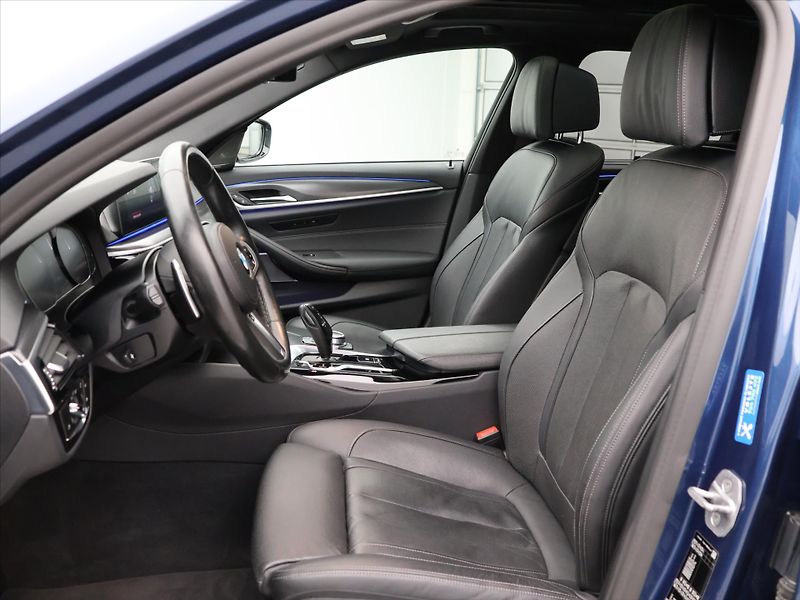 BMW Řada 5 3,0 530d xD CZ M-Sport HUD DPH - fotka 12 z 40