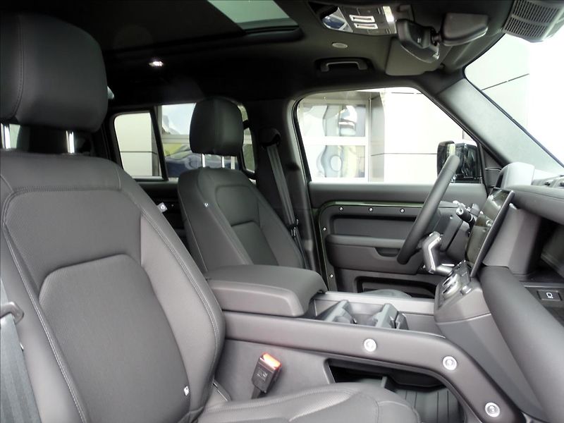 Land Rover Defender (2026) 110 D250 X-DYNAMIC SE - fotka 25 z 26
