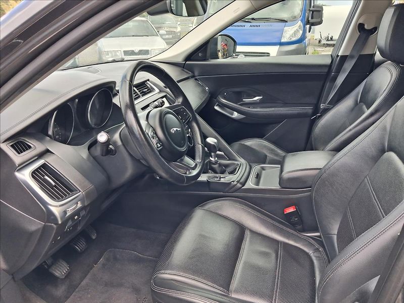 Jaguar E-Pace 2,0 S - fotka 11 z 14