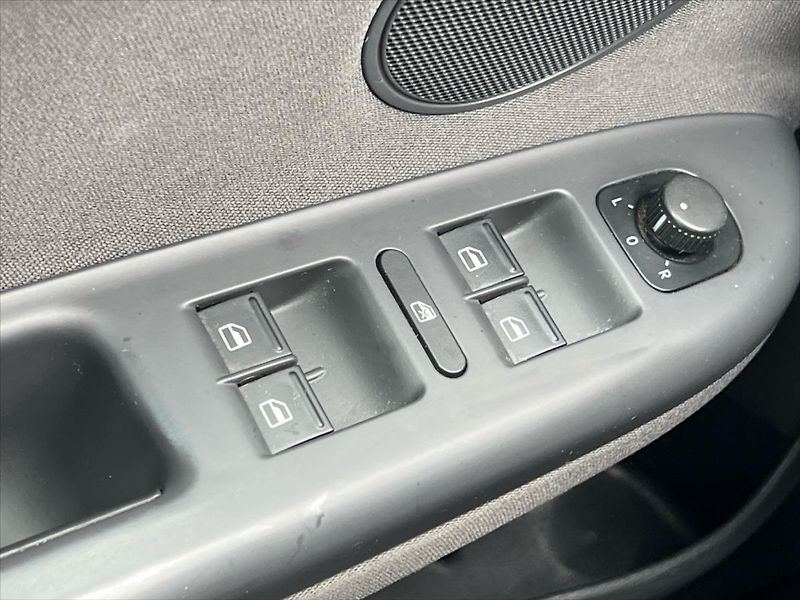 Volkswagen Golf Plus 1,9 TDi 66 kW TRENDLINE - fotka 20 z 23