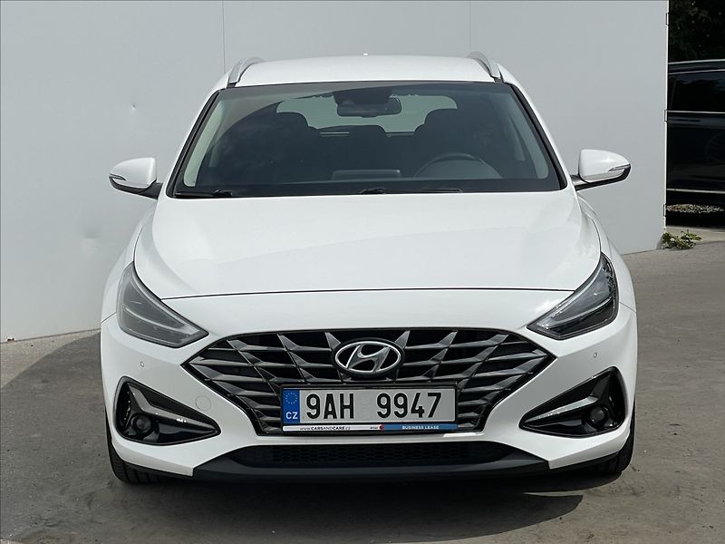 Hyundai i30 1,5 T-GDI Combi Smart PDC - fotka 21 z 23