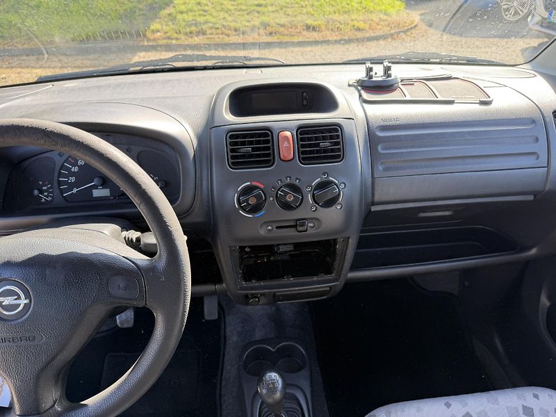 Opel Agila 1.0i - fotka 18 z 21