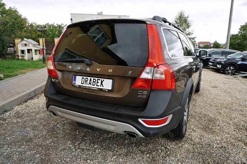 Volvo XC70 (2011) SUMMUM 2,4 D5 158 kW - fotka 5 z 47