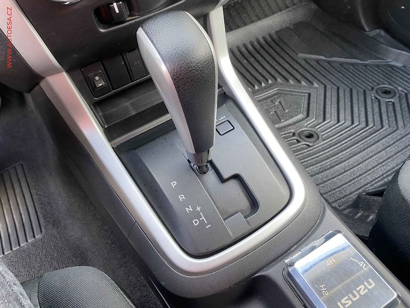 Isuzu D-Max (2017) 1.9D 4x4, ČR, AT, TZ, AC - fotka 17 z 17