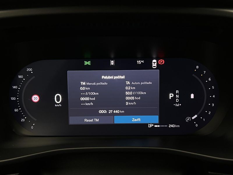Volvo XC40 B3 DARK PLUS AUT CZ 1. maj. - fotka 23 z 41