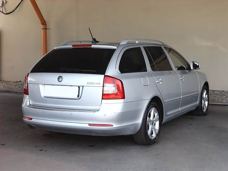 Škoda Octavia (2011) Elegance 1.6 TDI, Automat - fotka 5 z 19