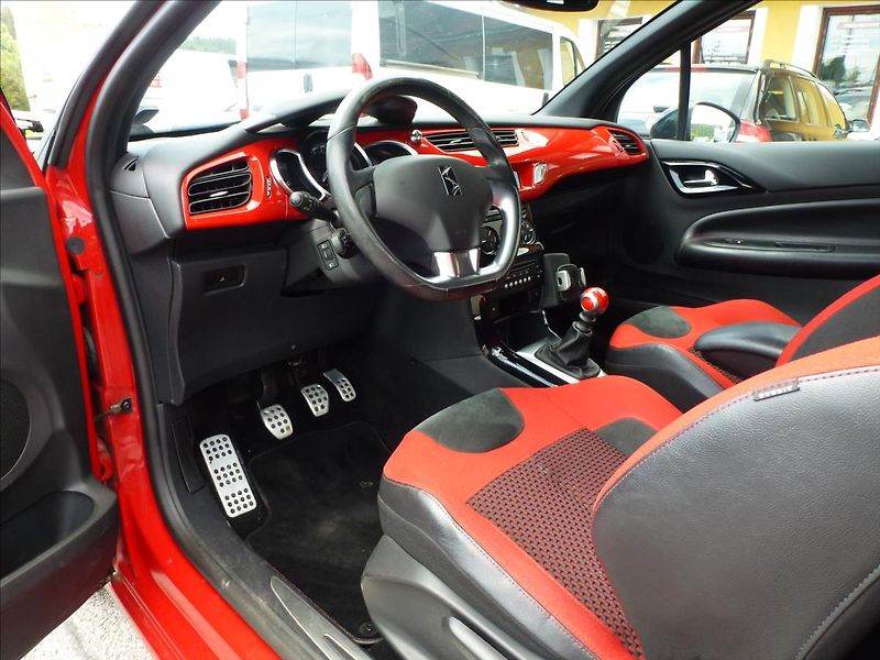 Citroën DS3 1,6 16V VTi THP SportChic - fotka 17 z 46