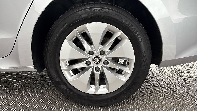 Škoda Octavia 2.0 TDI DSG Ambition - fotka 19 z 24