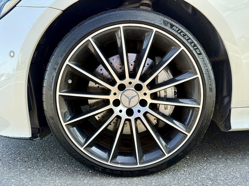 Mercedes-Benz Třídy E (2020) 53 AMG 4MATIC+ kupé - fotka 51 z 58