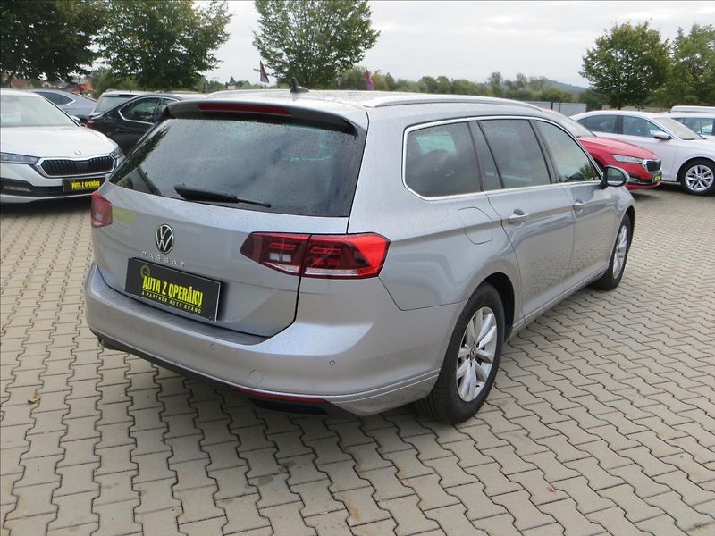 Volkswagen Passat 2,0 TDI 110kW Business DSG ČR - fotka 9 z 28
