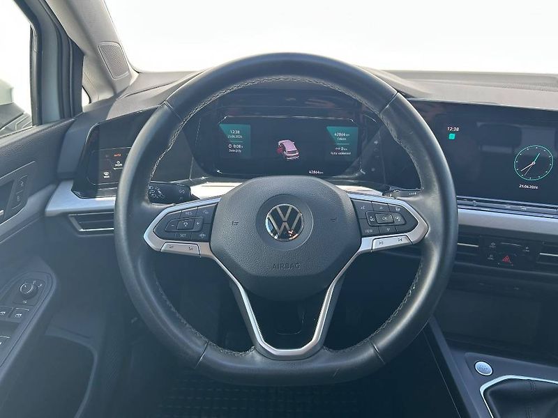 Volkswagen Golf Life 6G 1,5TSi - fotka 11 z 24
