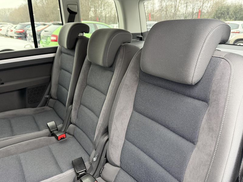 Volkswagen Touran 2.0 TDI STYLE - fotka 11 z 21