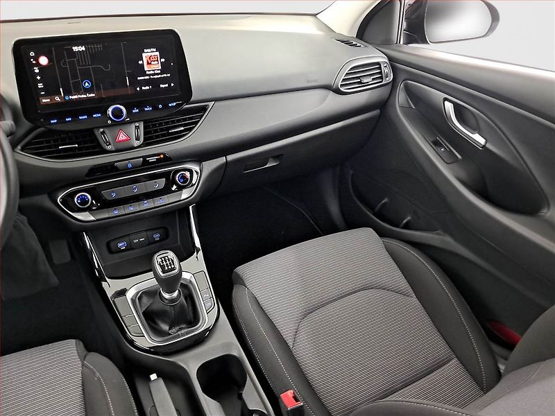 Hyundai i30 (2025) 1.0 T-GDI, COMFORT, DPH - fotka 8 z 19