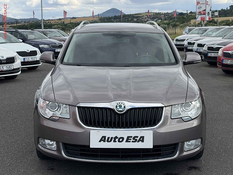 Škoda Superb (2012) 2.0 TDi, Elegance, DSG - fotka 2 z 18
