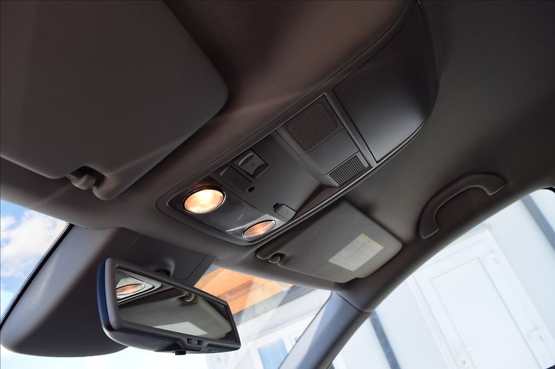 Škoda Octavia 2,0 TDI 110KW DSG TAŽNÉ NAVI - fotka 44 z 47
