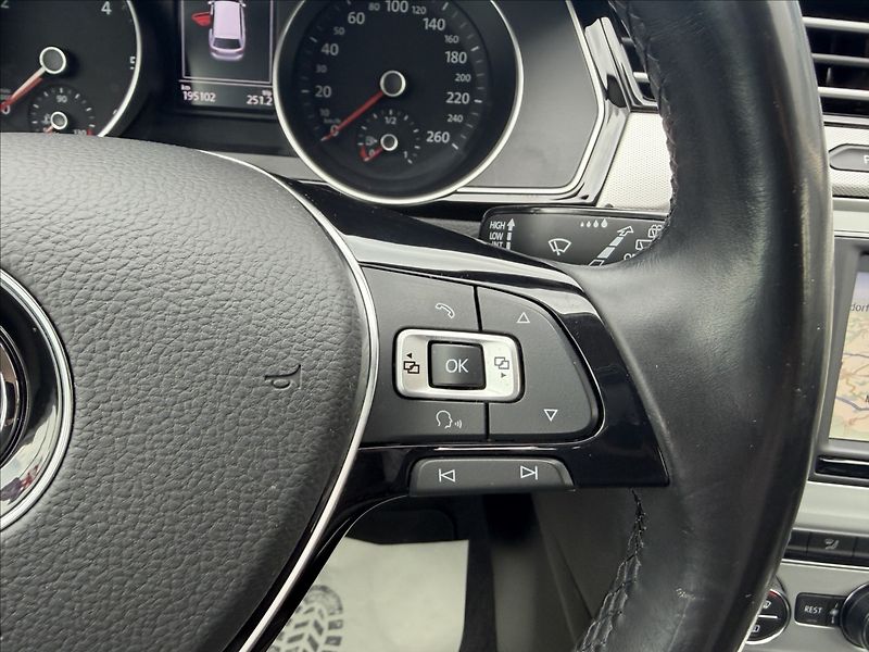 Volkswagen Passat 2.0 TDI Comfortline - fotka 13 z 20