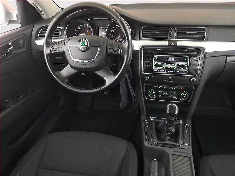 Škoda Superb (2010) 2.0 TDI, 4X4, Xenony - fotka 7 z 16