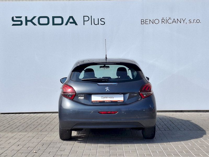 Peugeot 208 (2016) ALLURE Automat 1,2i 60kW - fotka 12 z 35