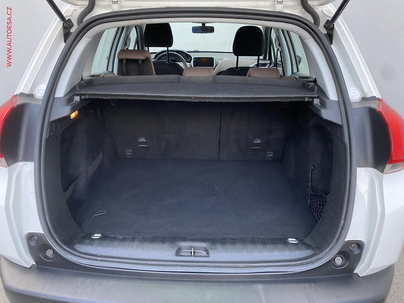 Peugeot 2008 (2015) 1.2PT, 1.maj,ČR, Active - fotka 7 z 18