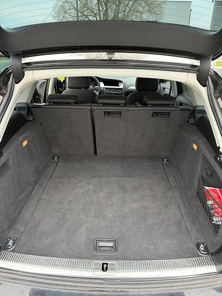 Audi A4 (2009) 2.0 /105kW - fotka 7 z 10