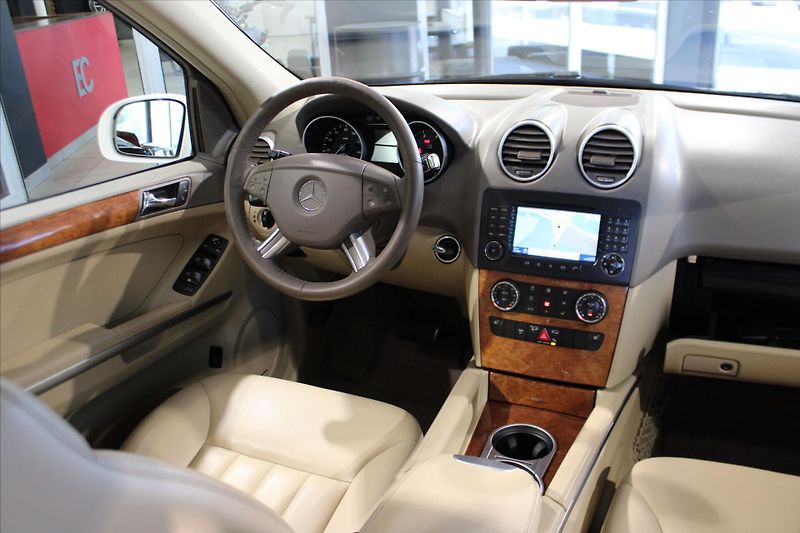 Mercedes-Benz Třídy M 350 4MATIC H&K/Pano  ML - fotka 12 z 23