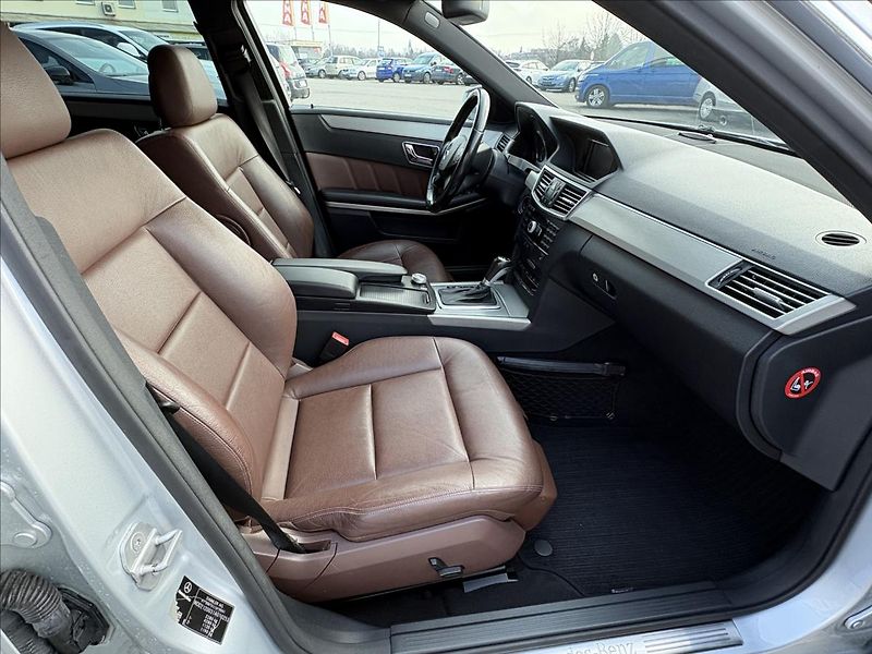 Mercedes-Benz Třídy E 2,2 250CDi AVG,Xenon,Šíbr,Kůže - fotka 30 z 39