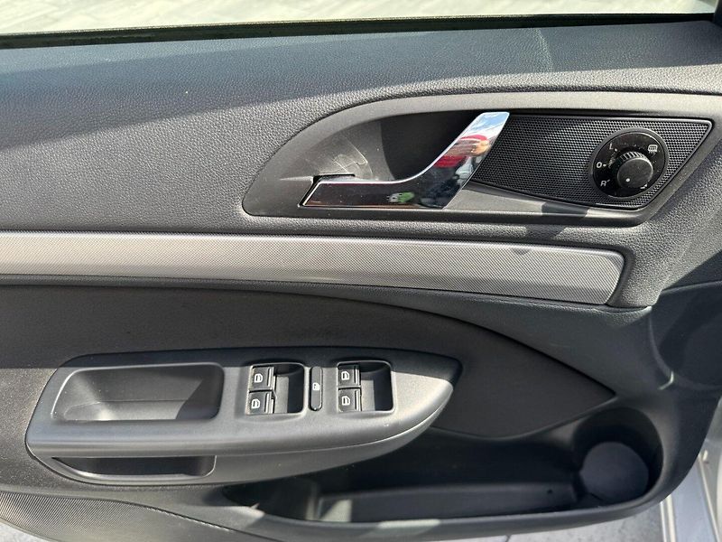 Škoda Octavia (2011) Elegance 2.0 TDI 4x4 103kW - fotka 28 z 36