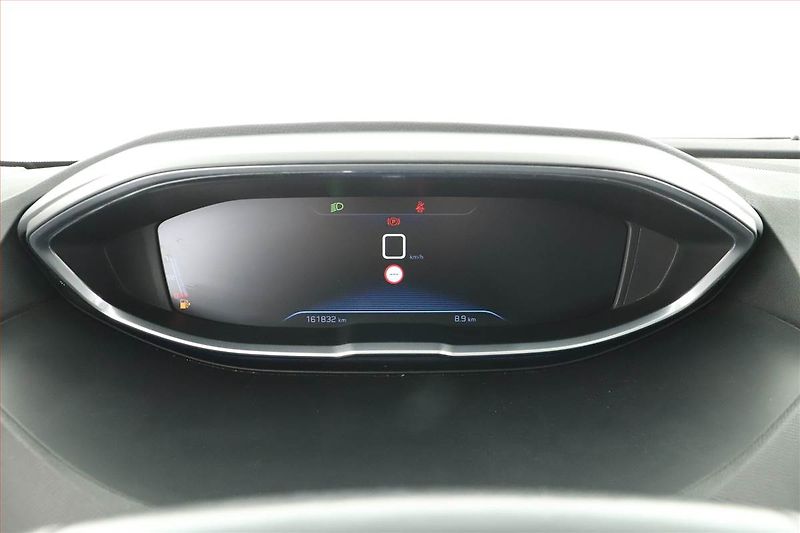 Peugeot 5008 (2018) Allure 1.6 BlueHDi, 7 míst - fotka 10 z 19