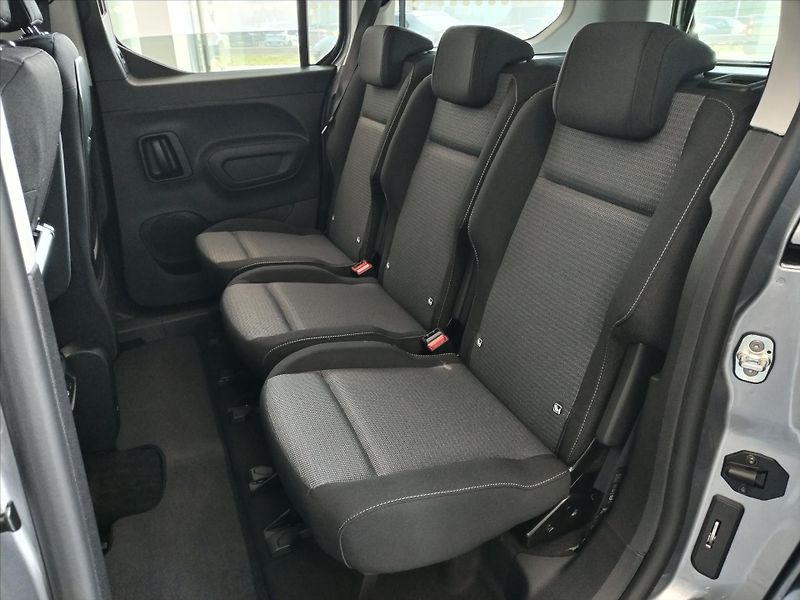 Toyota ProAce City Verso (2026) 1.5 DIESEL 6MT  FAMILY 5S LONG - fotka 10 z 18