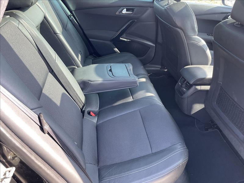 Peugeot 508 2,0 HDI 133kw SW Allure Automa - fotka 12 z 40
