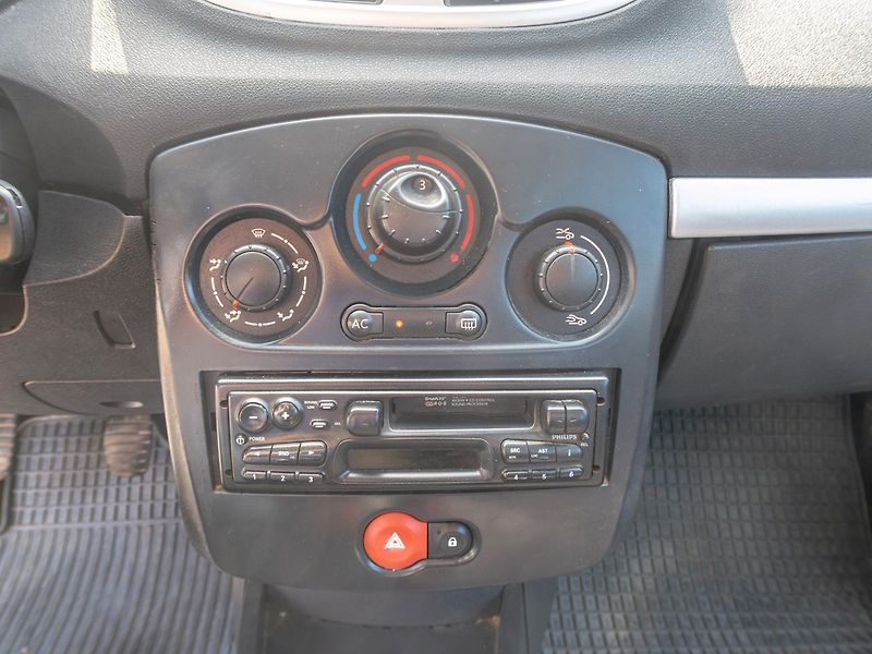 Renault Clio (2006) 1.2i 55KW - fotka 18 z 35