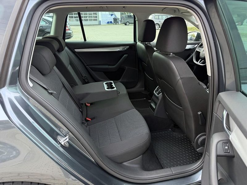 Škoda Octavia 2.0 TDI 110 kW servisní knížka - fotka 10 z 20