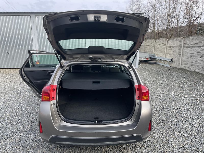 Toyota Auris 1.8i 16v HYBRID AUT NAVI CAM!! - fotka 104 z 166